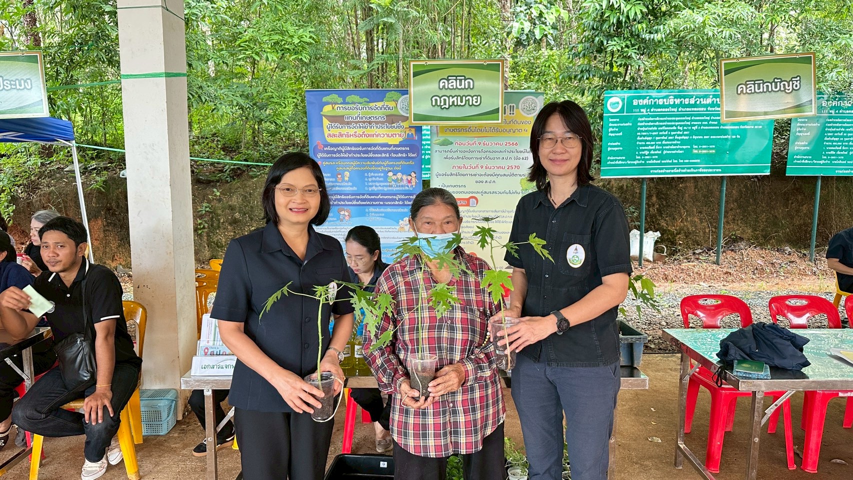 title - ส.ป.ก.ตราด ออกหน่วยให้บริการเกษตรกรและประชาชน โครงการคลินิกเกษตรเคลื่อนที่ฯ ในพื้นที่ตำบลคลองใหญ่ อำเภอแหลมงอบ จังหวัดตราด